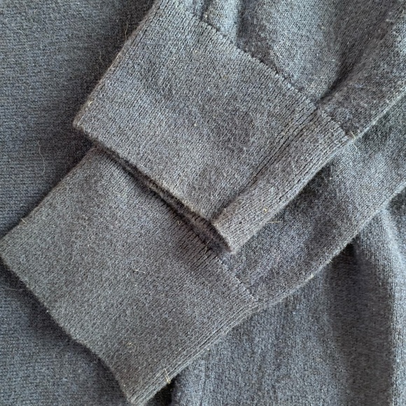 Cozy cotton/cashmere blend pullover. Size medium. - Picture 4 of 4